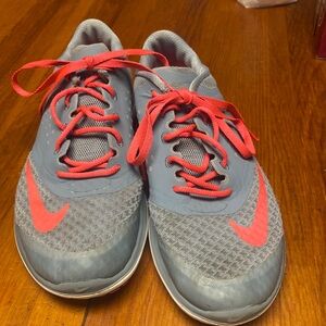 - Grey womens nike running shoe size 7.5